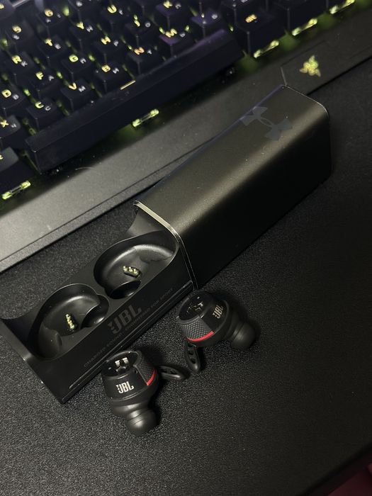JBL Under Armour True Wireless как новые