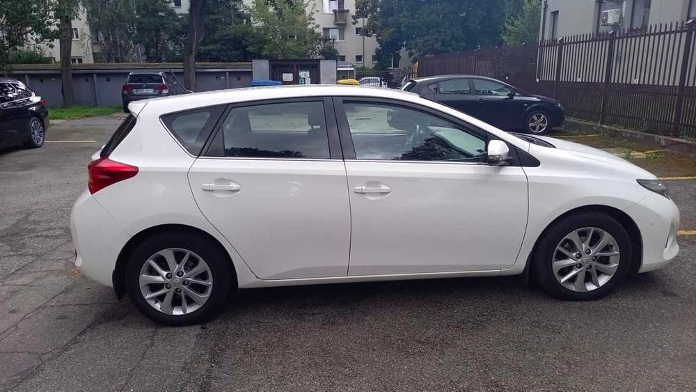 samochód Toyota Auris