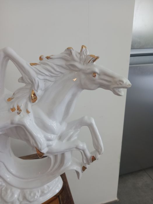 Figurka Porcelanowe Mustangi