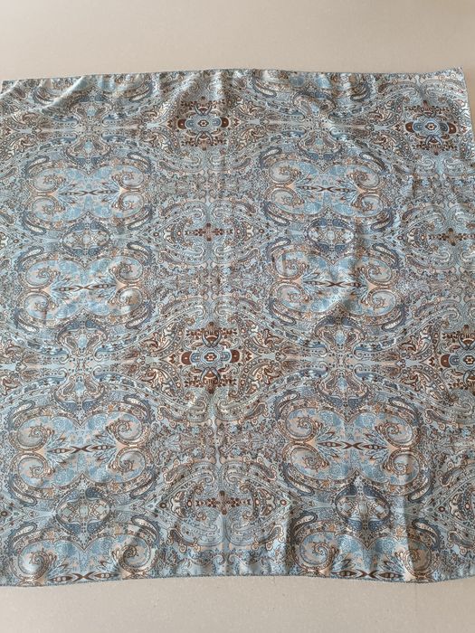 Стильные женские аксессуары: сет из 4-х платков с арт-принтами