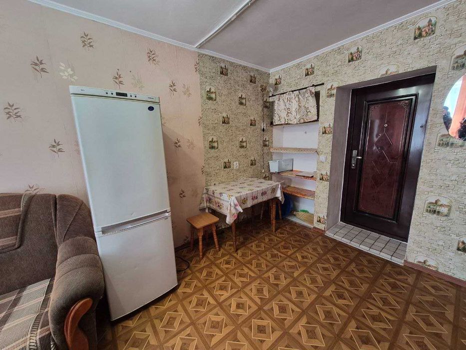 43136 ІД 2к Гречани в гуртожитку 33 кв.м.