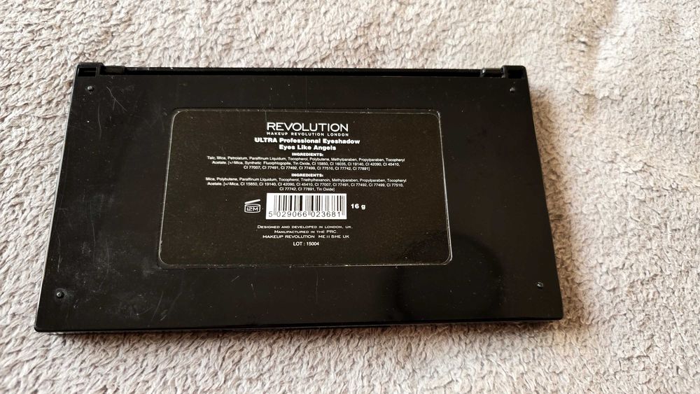 Paleta cieni do powiek Makeup Revolution