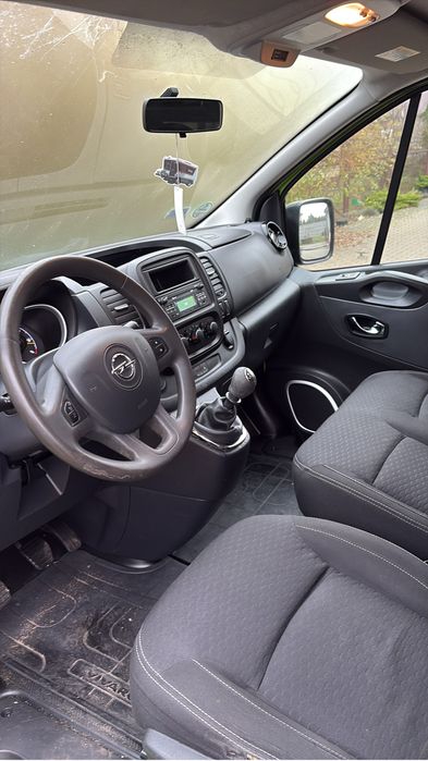 Opel Vivaro 1.6 Biturbo  pełna osobówka
