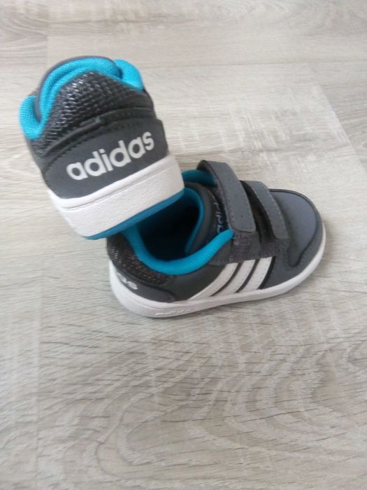 Nowe oryginalne adidasy