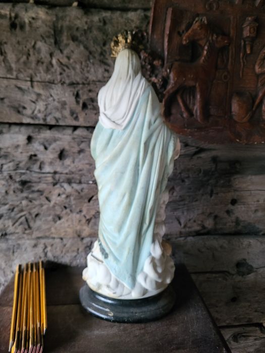 Stara figurka Maryja Zwycięska Matka Boża