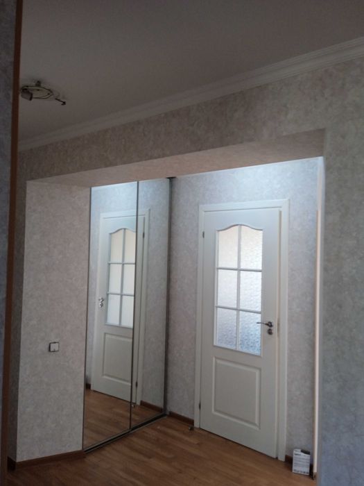 Поклейка шпалер .