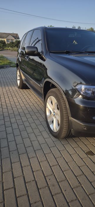 Автомобіль BMW X5 E53