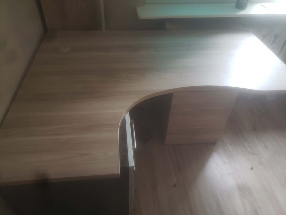 Biurko narożne plus szafa
