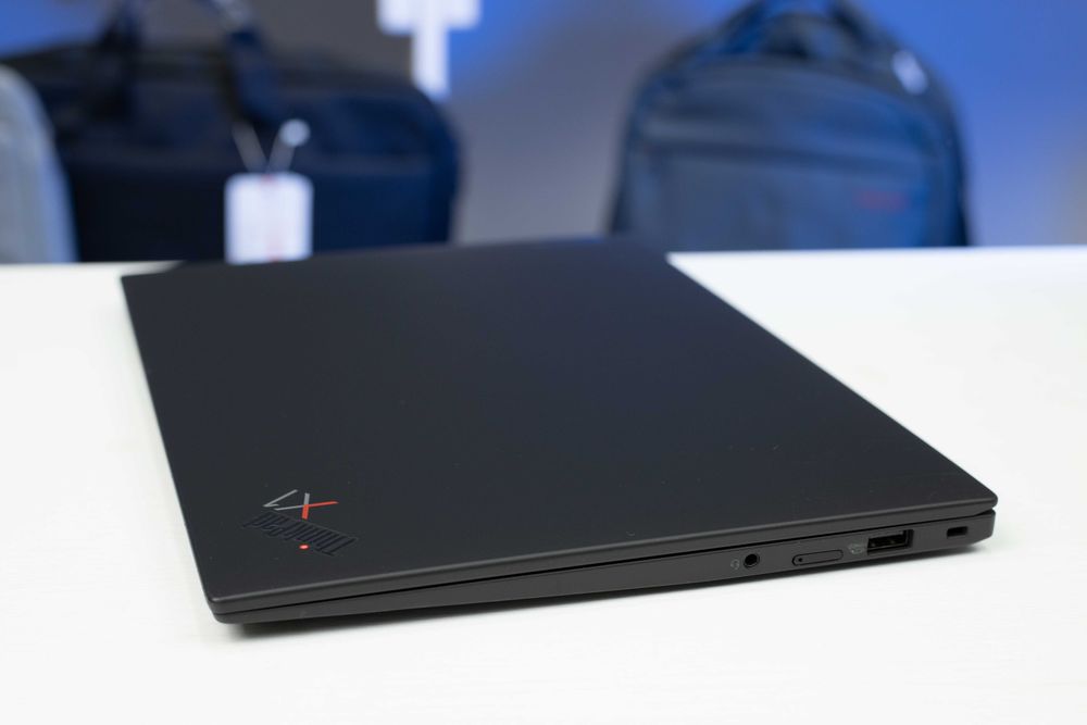 Lenovo ThinkPad X1 Carbon 9 i7-1185G7 16RAM 256SSD FHD IPS 14"