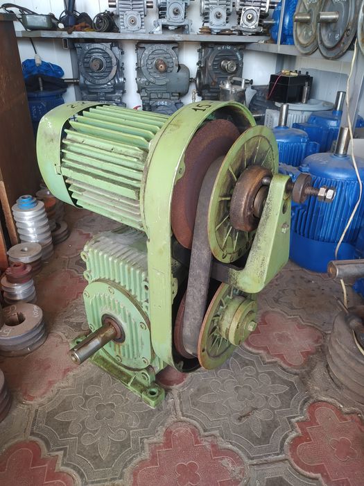 Мотор-редуктор з варіатором 2,2 квт від 15-до 50об.моторедуктор