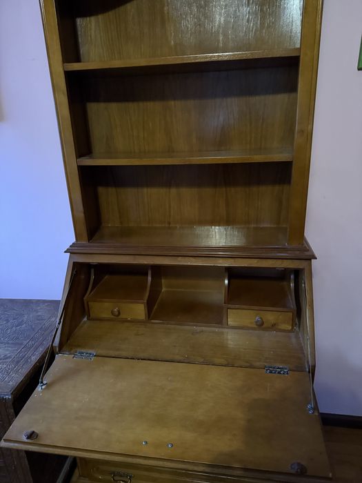 Secretaria com escrivaninha