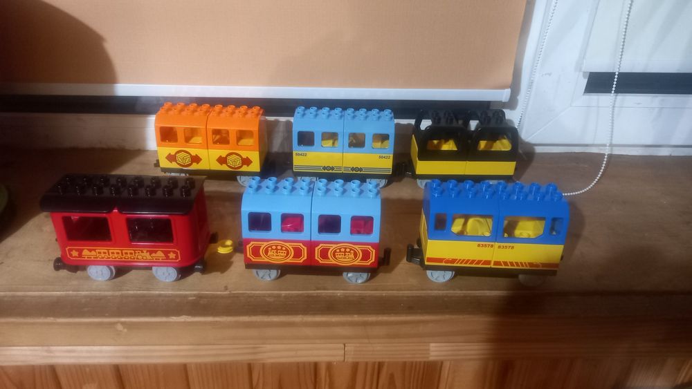 Lego duplo вагончики
