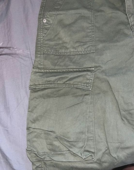 Calça Cargo verde da Bershka