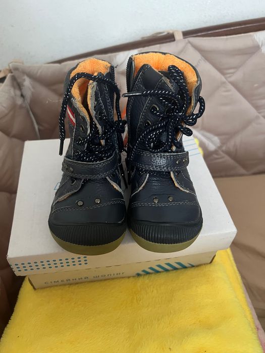 Взуття дитяче для дівчинки та хлопчика