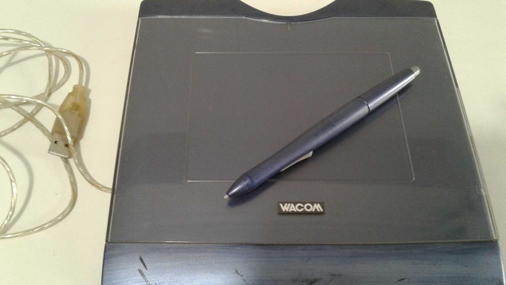 Mesa de desenho digital. Marca: Wacom