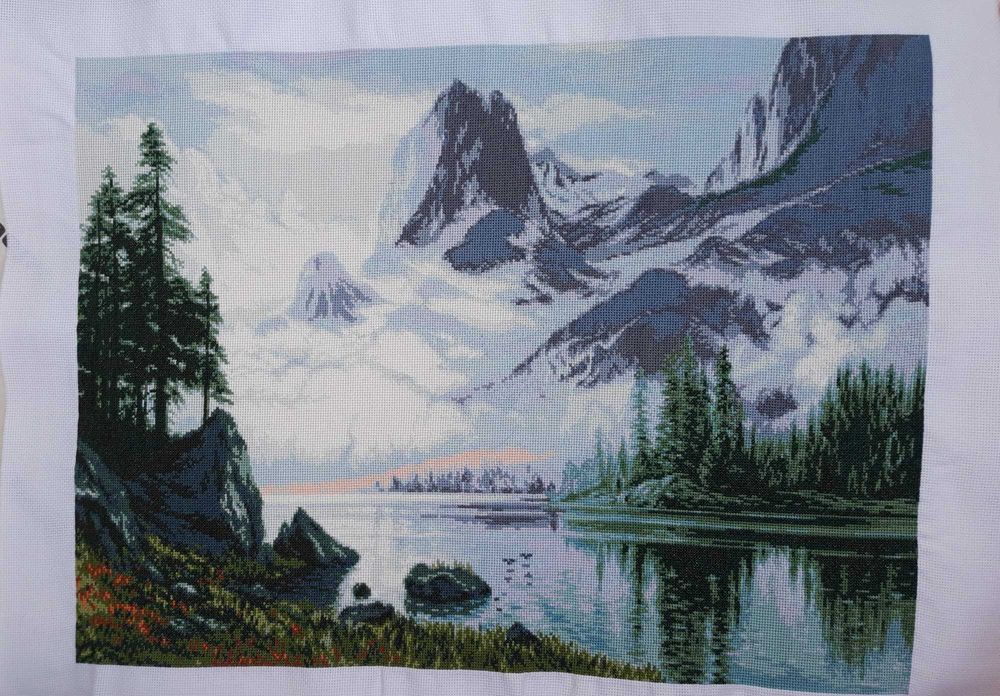 Вишита картина Гори