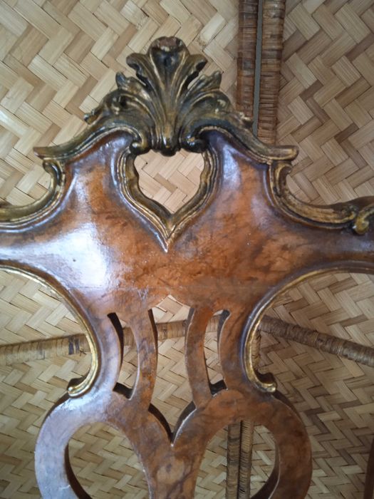 2 Cadeiras antigas em madeira lacada