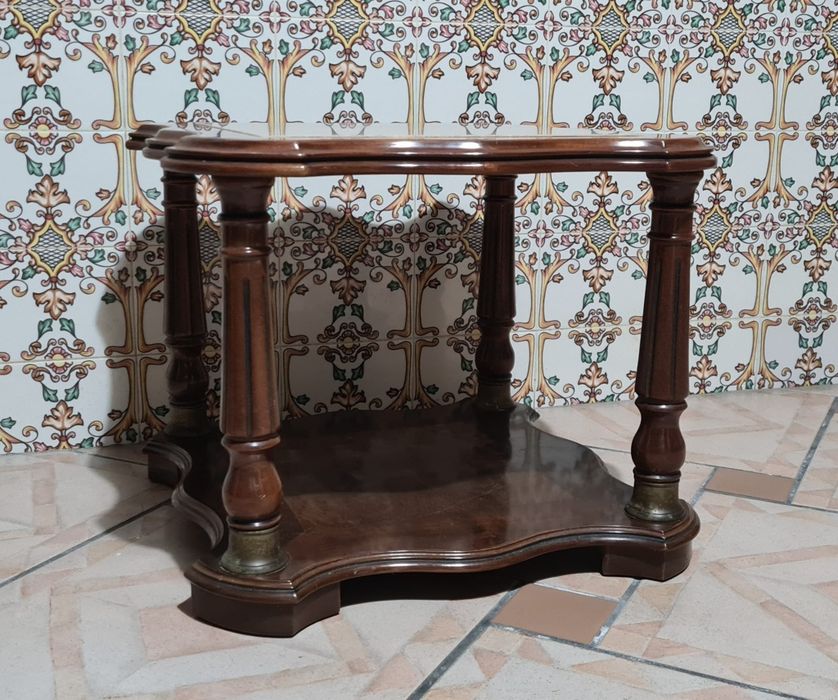 Mesa de centro com mármore