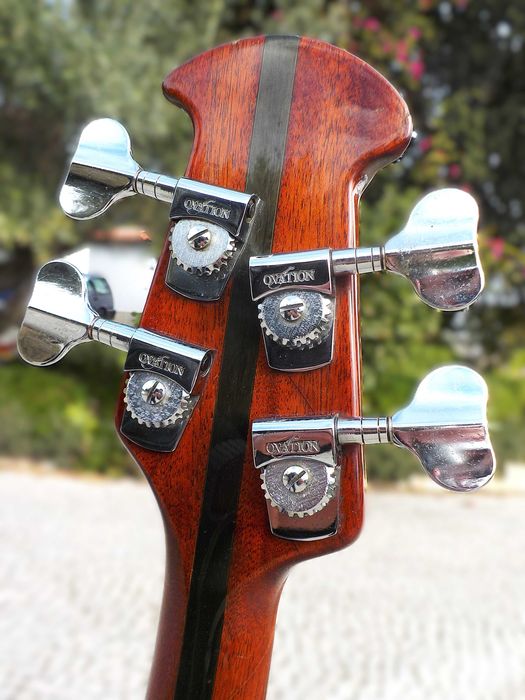 Ovation Magnum II bass