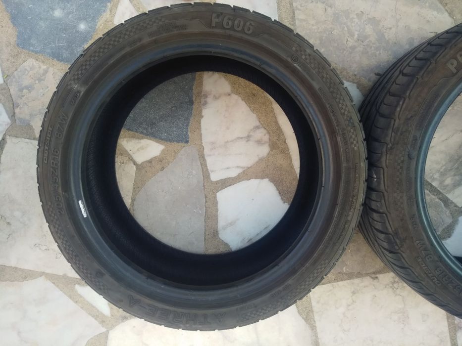 Um par de Pneus 205/45 R16