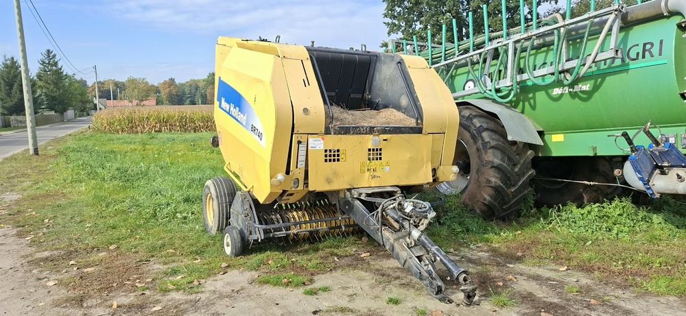 New Holland BR740