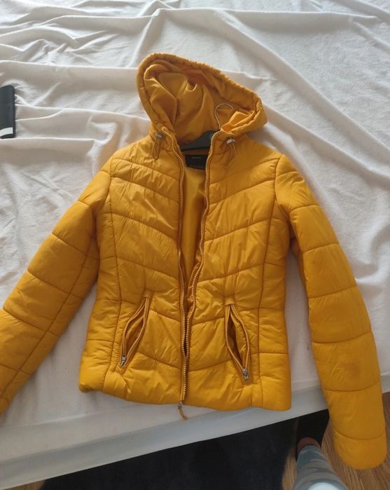 Blusão amarelo bershka