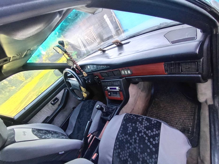 Автомобіль Audi 100