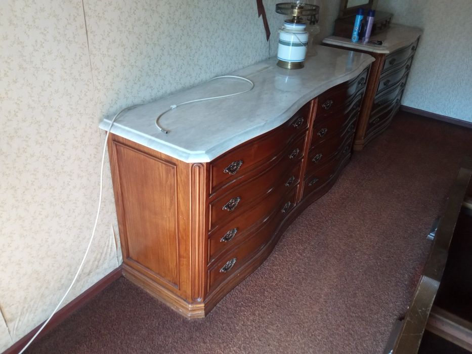 Conjunto de mobiliário de quarto de casal