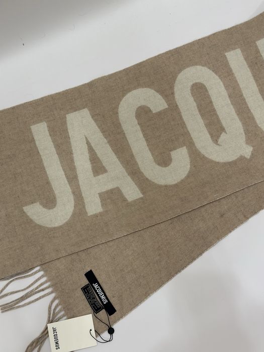 Шарф Jacquemus.