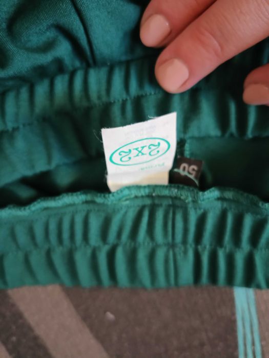 Zielony komplet dresowy.