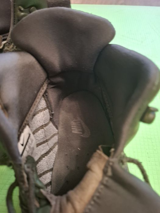 Продам високіі кросівки  Nike б/у