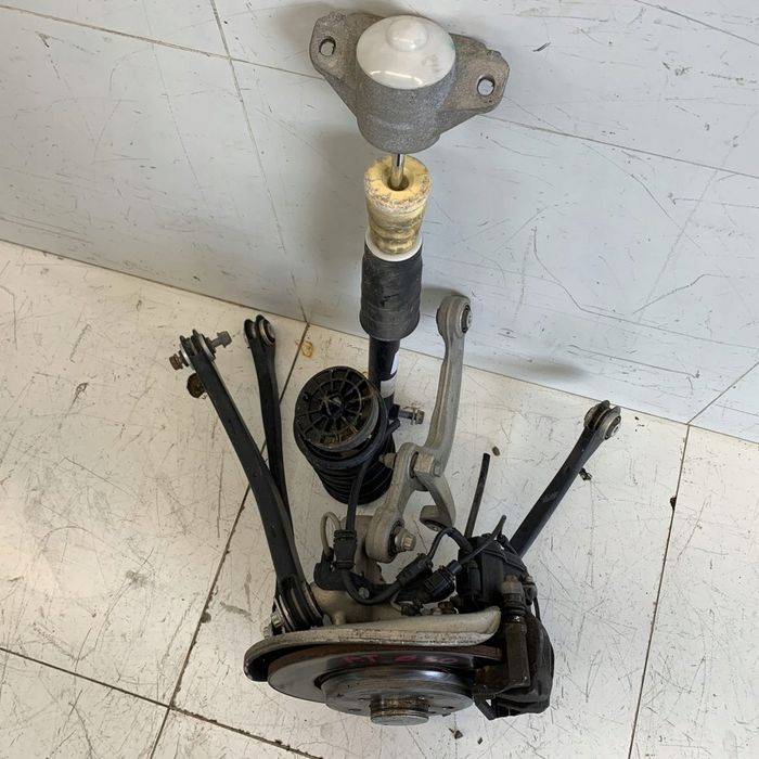 Zwrotnica Tył Prawa Zawieszenie Wahacze Zacisk Tarcza Audi A4 B9 A5 8W