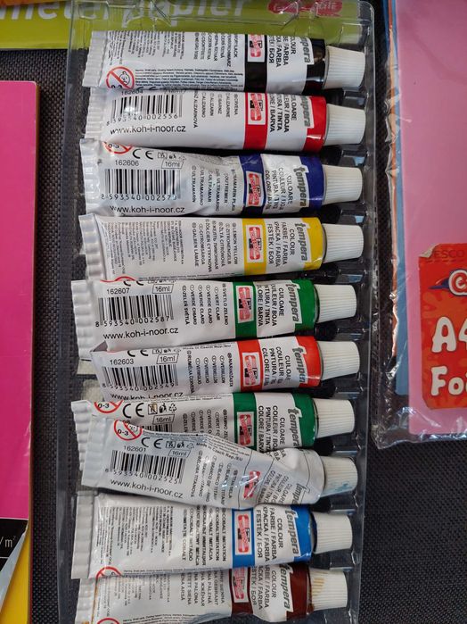 *** zestaw różności plastycznych ***