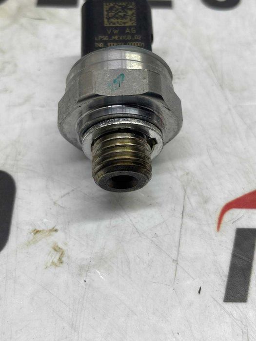 Датчик тиску масла Volkswagen Golf T-Roc Audi Skoda 1.5 TSI 05E906277A