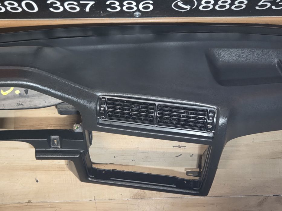 BMW E30 Deska Rozdzielcza Konsola  Kokpit Pulpit Tunel