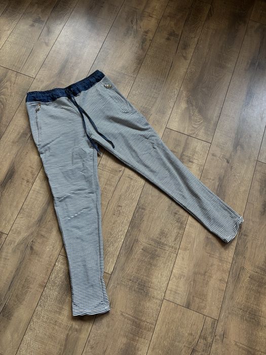 Spodnie legginsy w paski M białe niebieskie