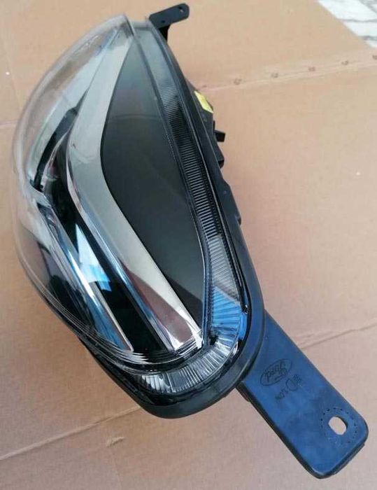 otica frontal ESQ ford fiesta VII . fase 1 . LED