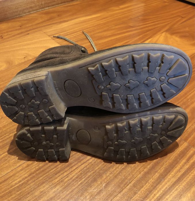 Botas de caminhada em camurça