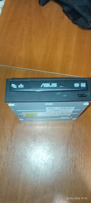 Продаю ASUS DRW-24B5ST