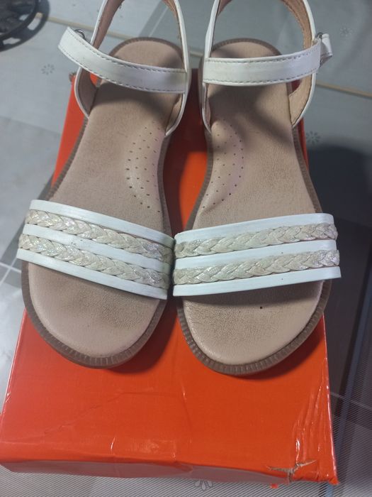 Sandálias de menina