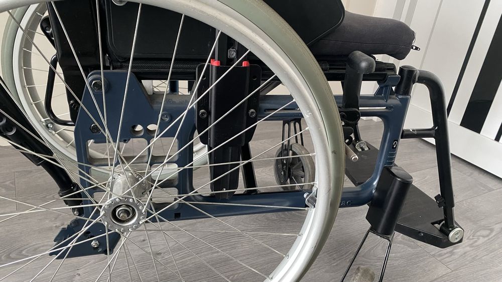 Инвалидная коляска