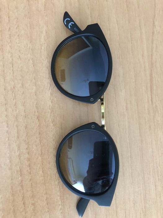 Óculos de sol pretos