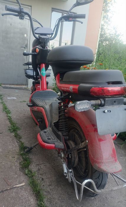 Електроскутер електровелосипед