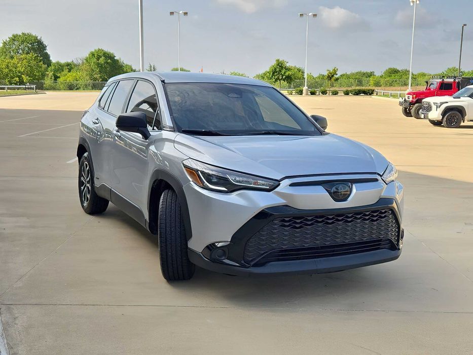 Toyota Corolla Cross Hybrid      2023