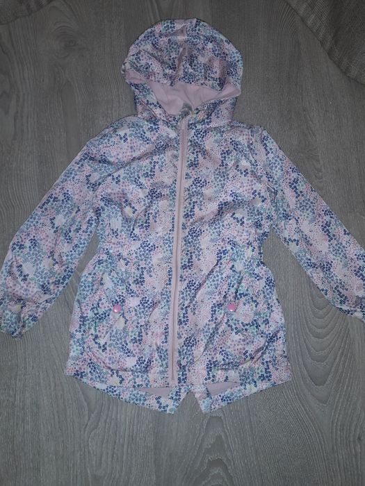 Ветровка на девочку 6-7 лет.