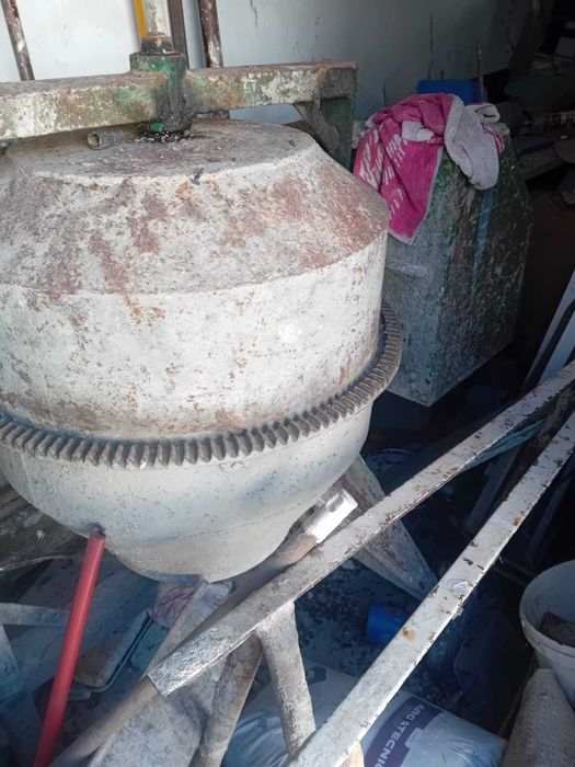 Vendo betoneira uzada