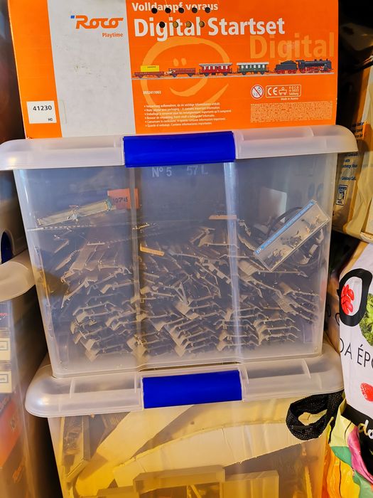 Modelismo ferroviário HO na caixa