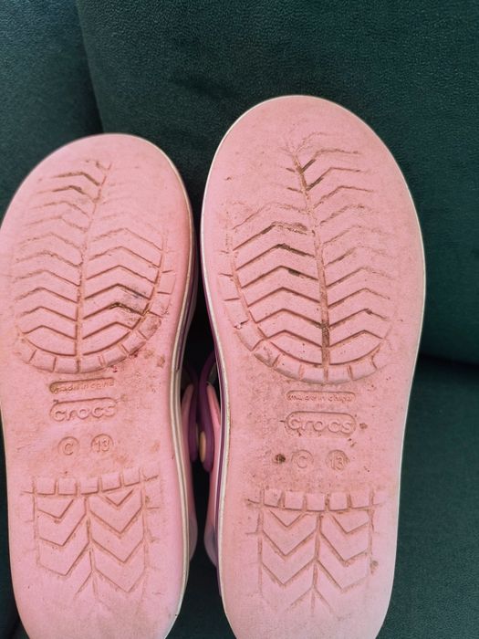 Sandałki crocs c13 z przypinkami