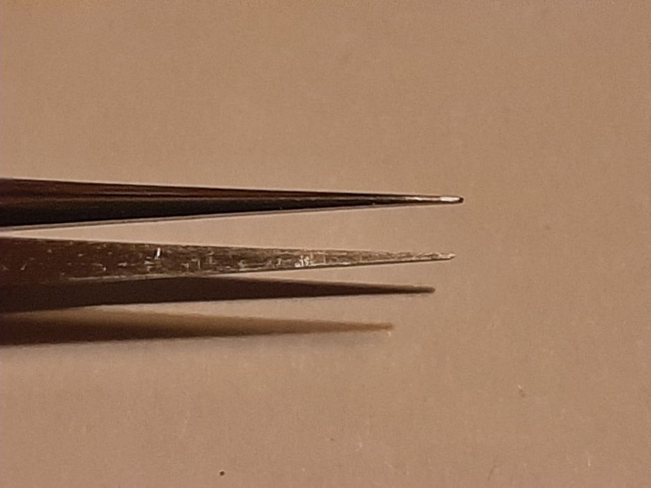 Zestaw trzech pentset precyzyjnych.