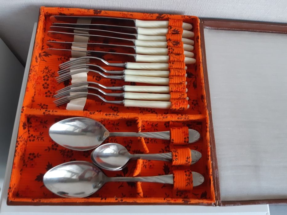 НАБОР столовых приборов.